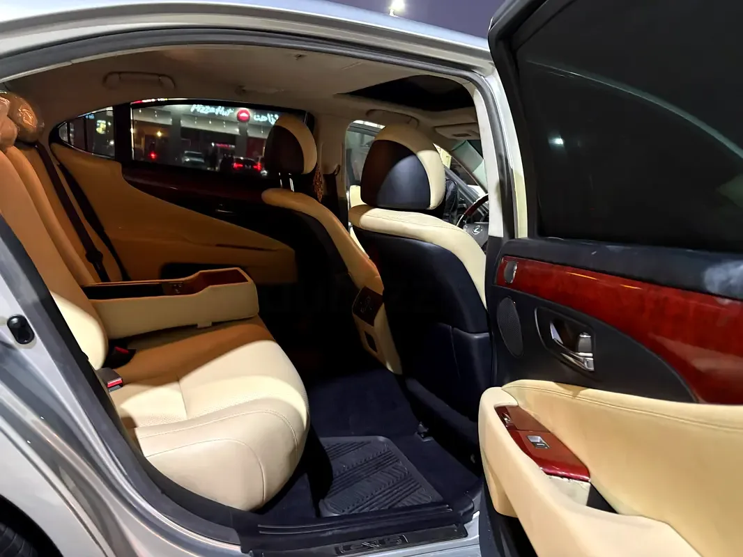 Lexus LS 460 AT (380 hp) - 15