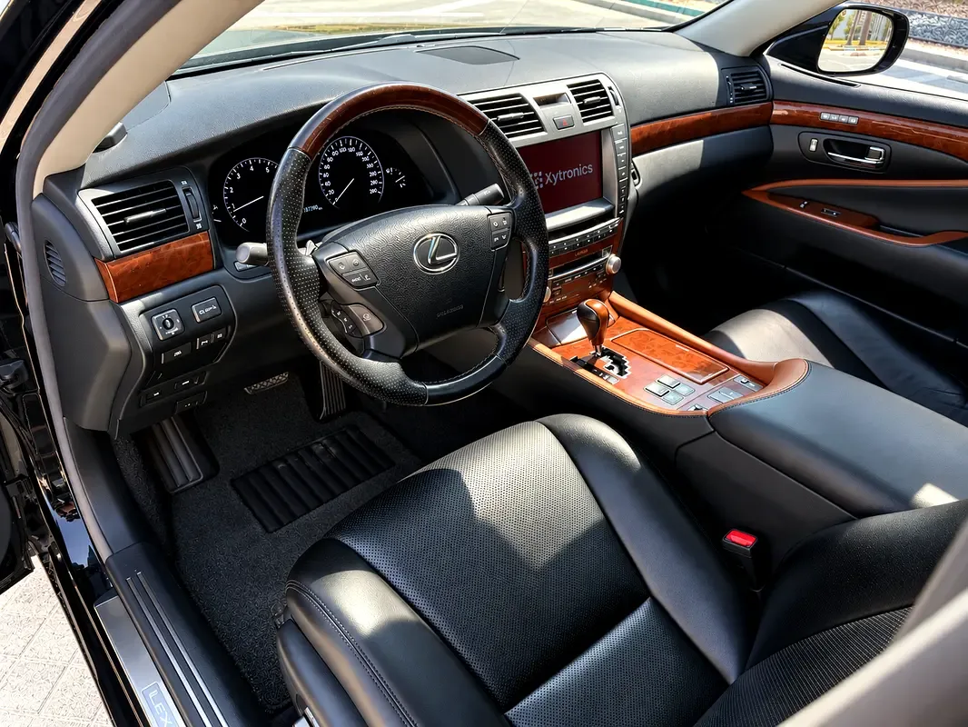 Lexus LS 460 AT (380 حصان) - 6
