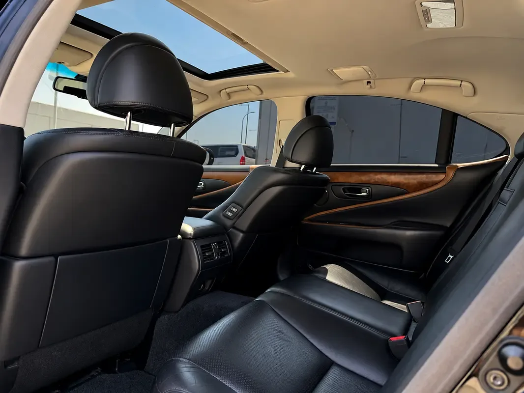 Lexus LS 460 AT (380 حصان) - 8