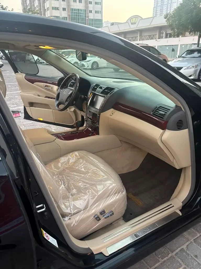 Lexus LS 460 AT (380 حصان) - 3