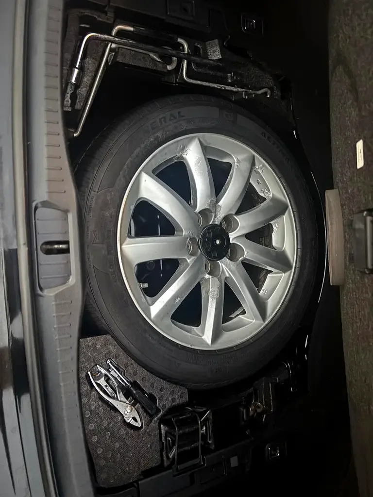 Lexus LS 460 AT (380 حصان) - 9