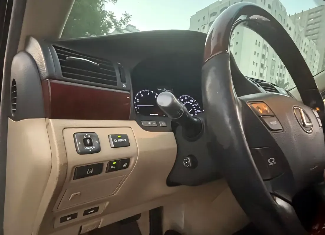 Lexus LS 460 AT (380 حصان) - 11