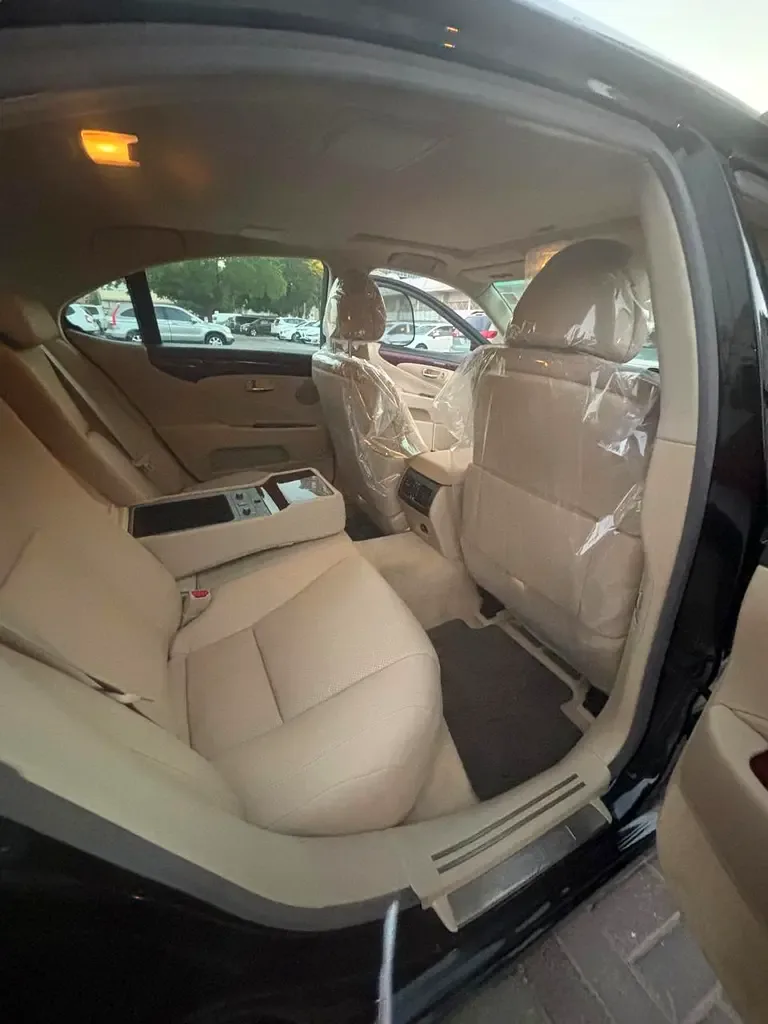 Lexus LS 460 AT (380 حصان) - 14