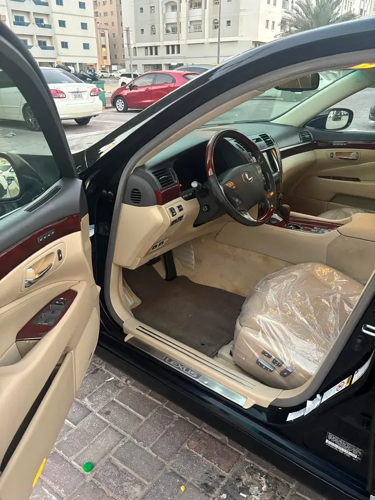 Lexus LS 460 AT (380 حصان) - 16