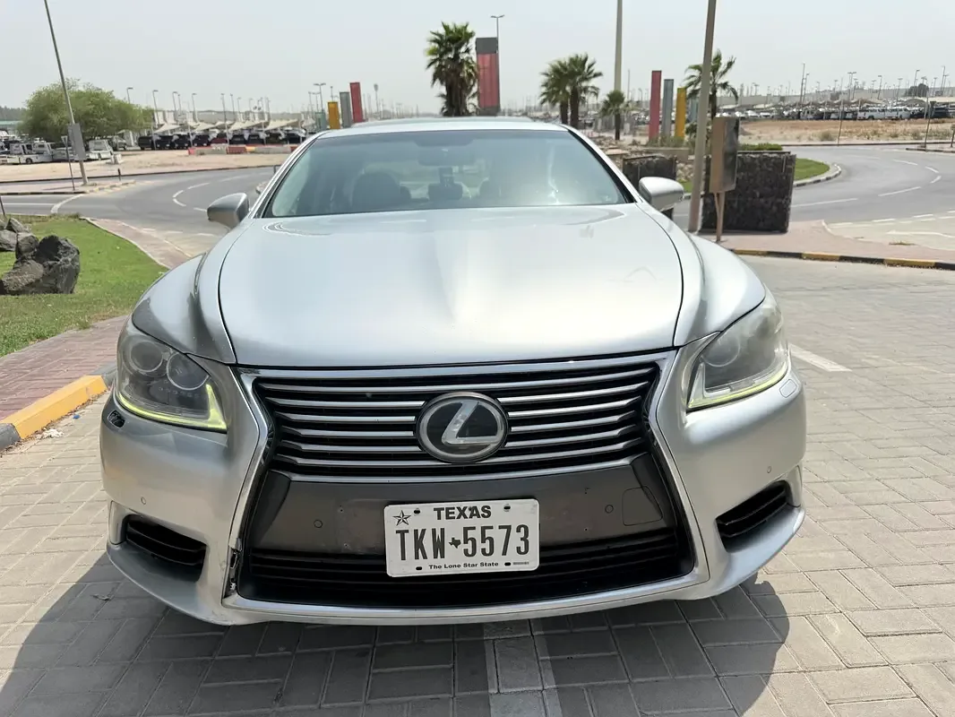 Lexus LS 460 AT (388 hp)