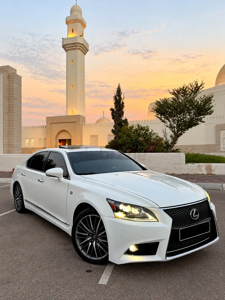 Lexus LS 460 AT (388 hp)