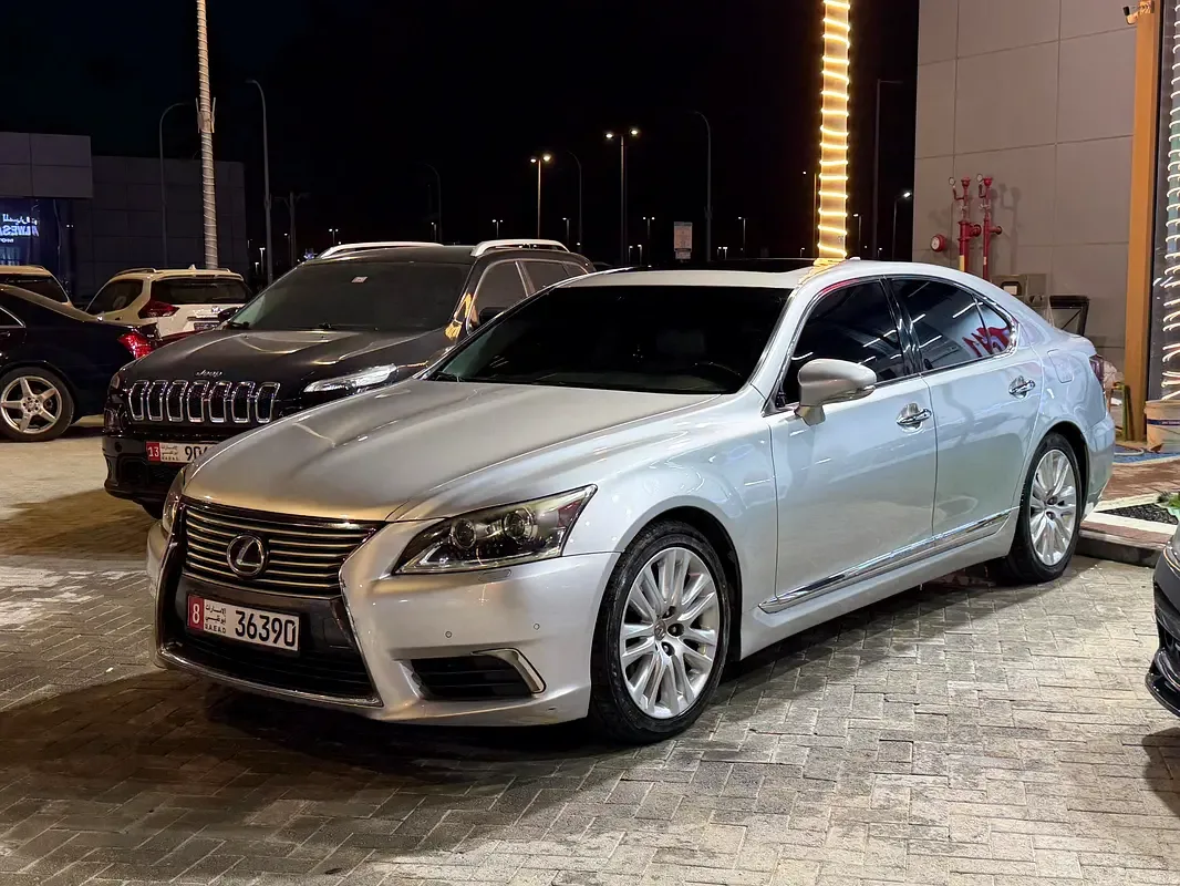 Lexus LS 460 AT (388 hp)