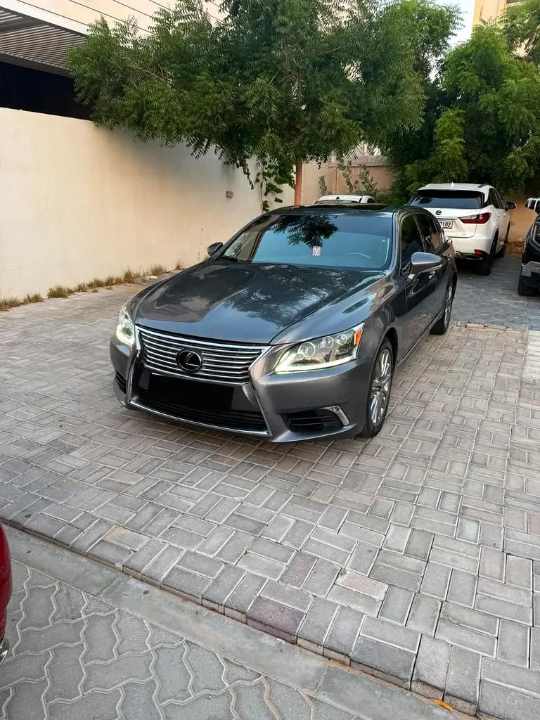 Lexus LS 460 AT (388 hp)
