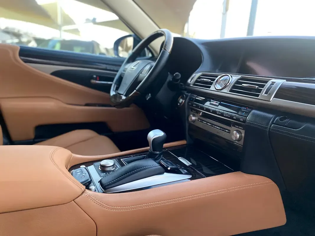 Lexus LS 460 AT (388 حصان) - 15