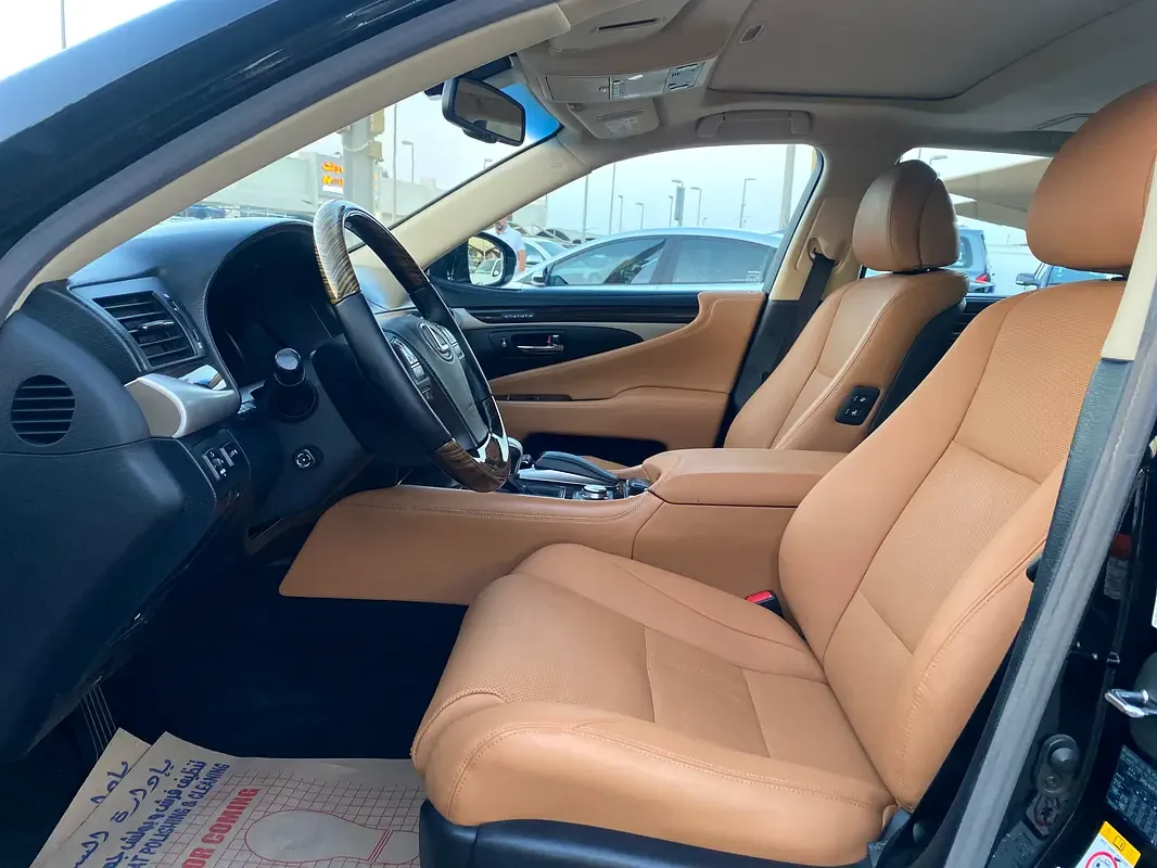Lexus LS 460 AT (388 حصان) - 14