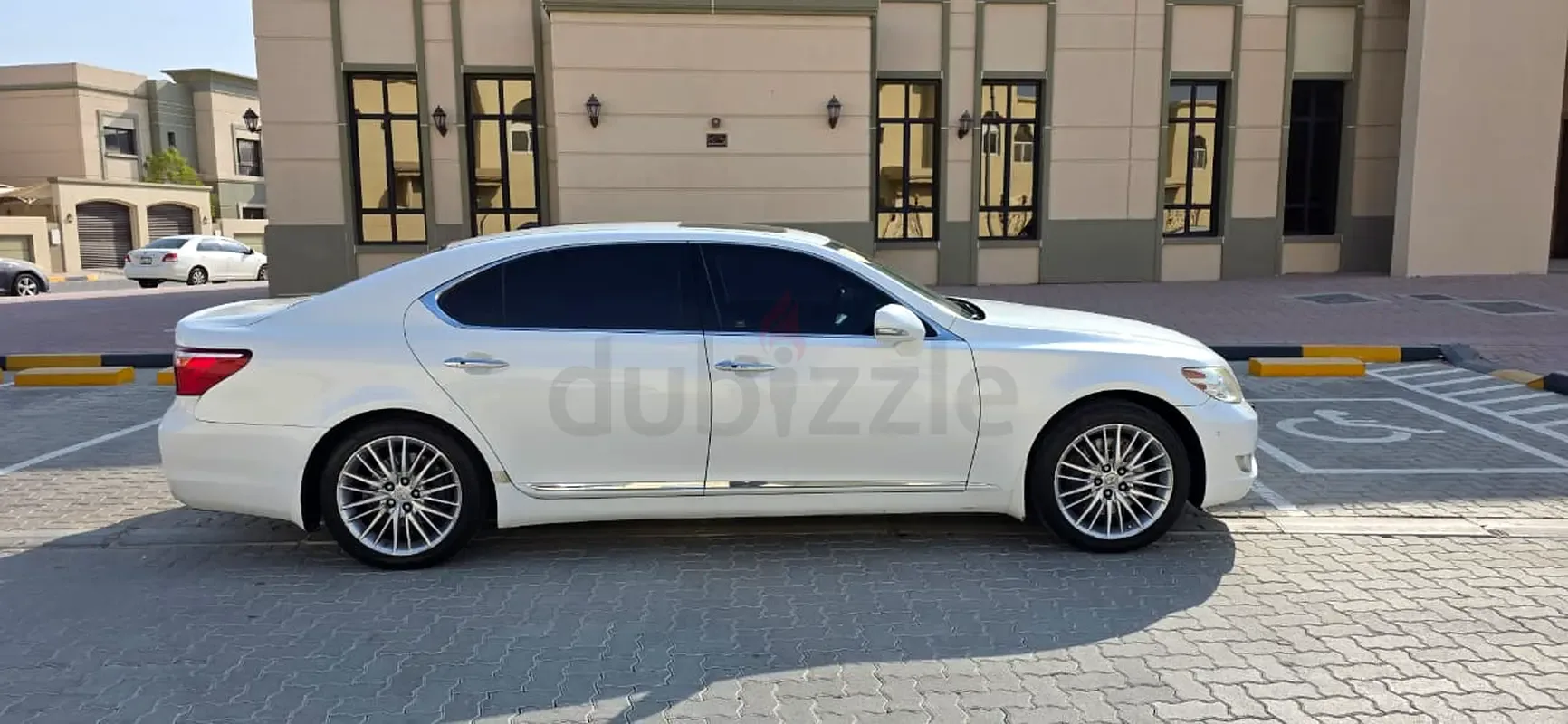 Lexus LS 460 L  AT (381 hp)