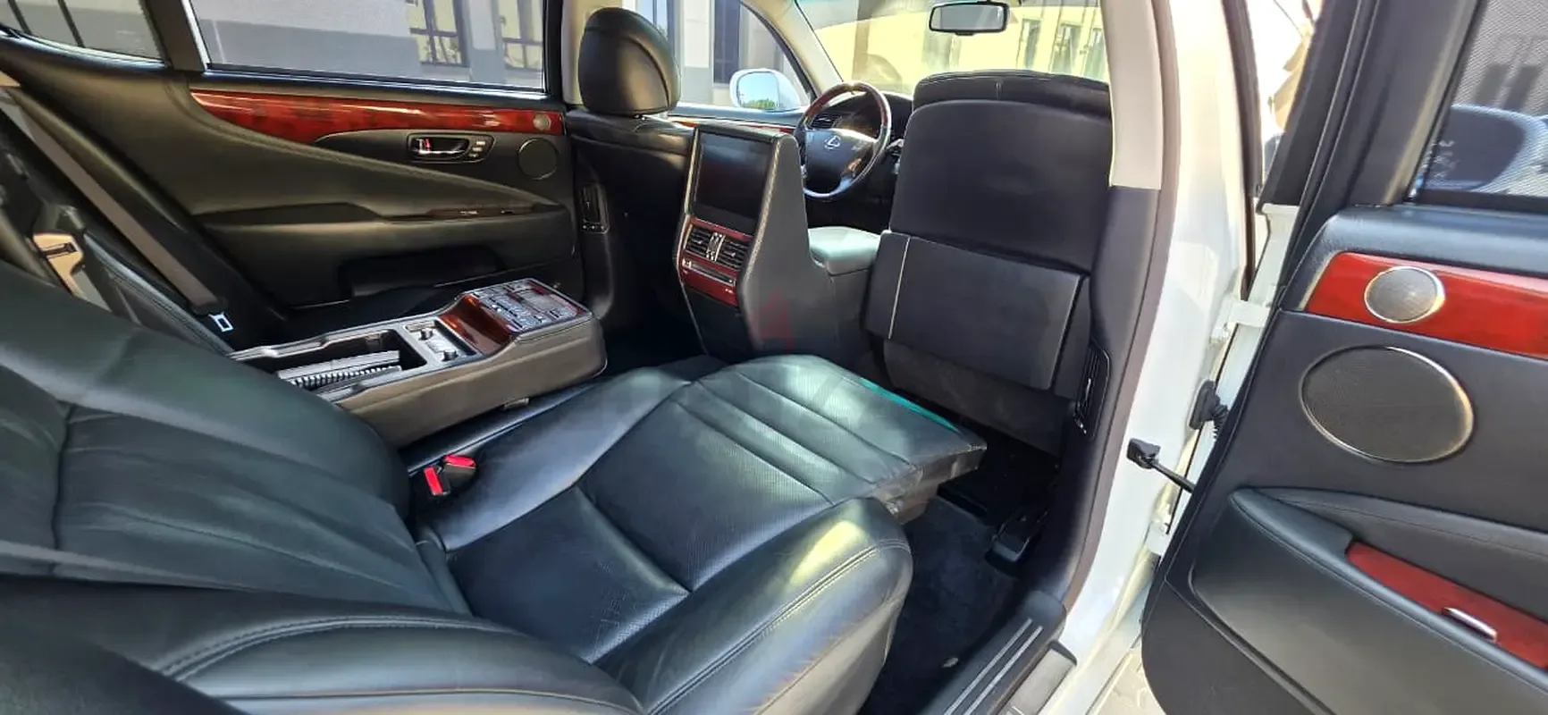 Lexus LS 460 L  AT (381 حصان) - 3