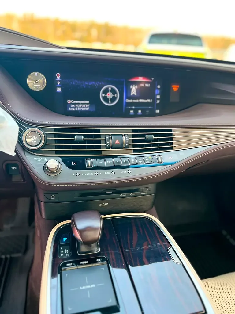 Lexus LS 500 AT (421 حصان) - 12