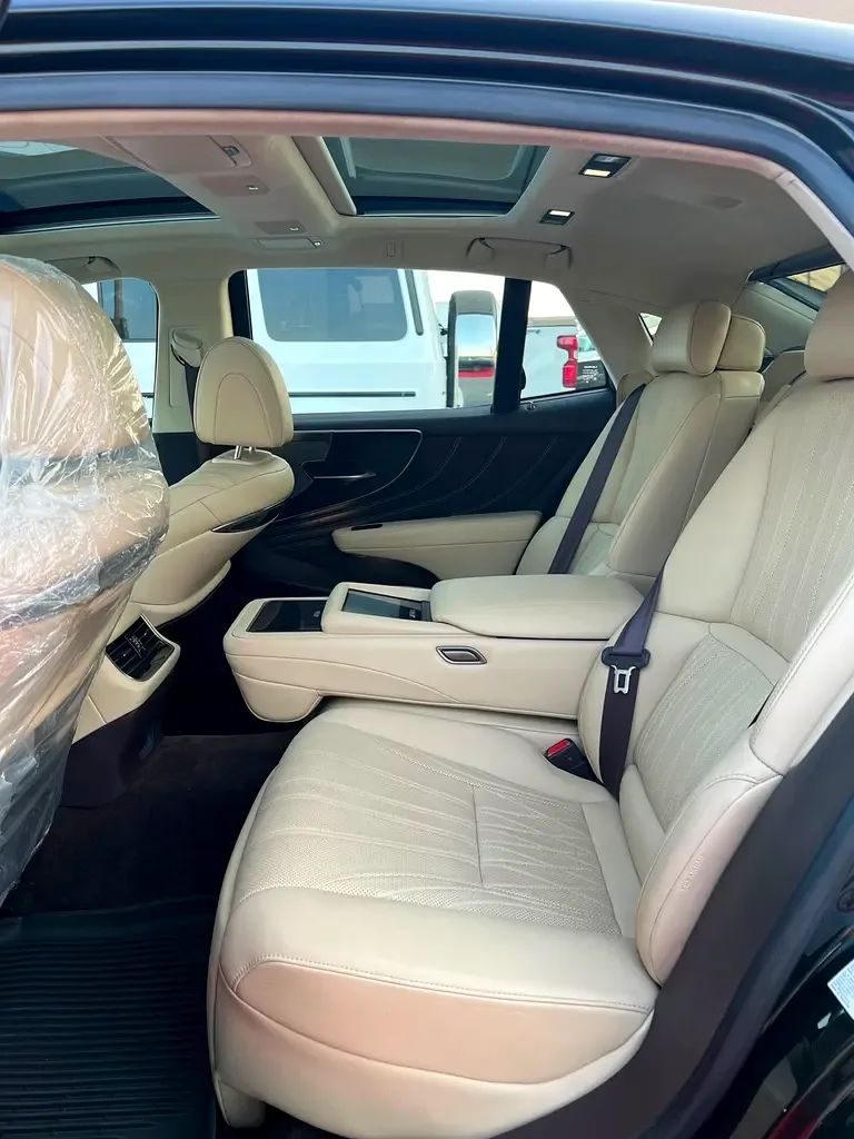 Lexus LS 500 AT (421 حصان) - 13