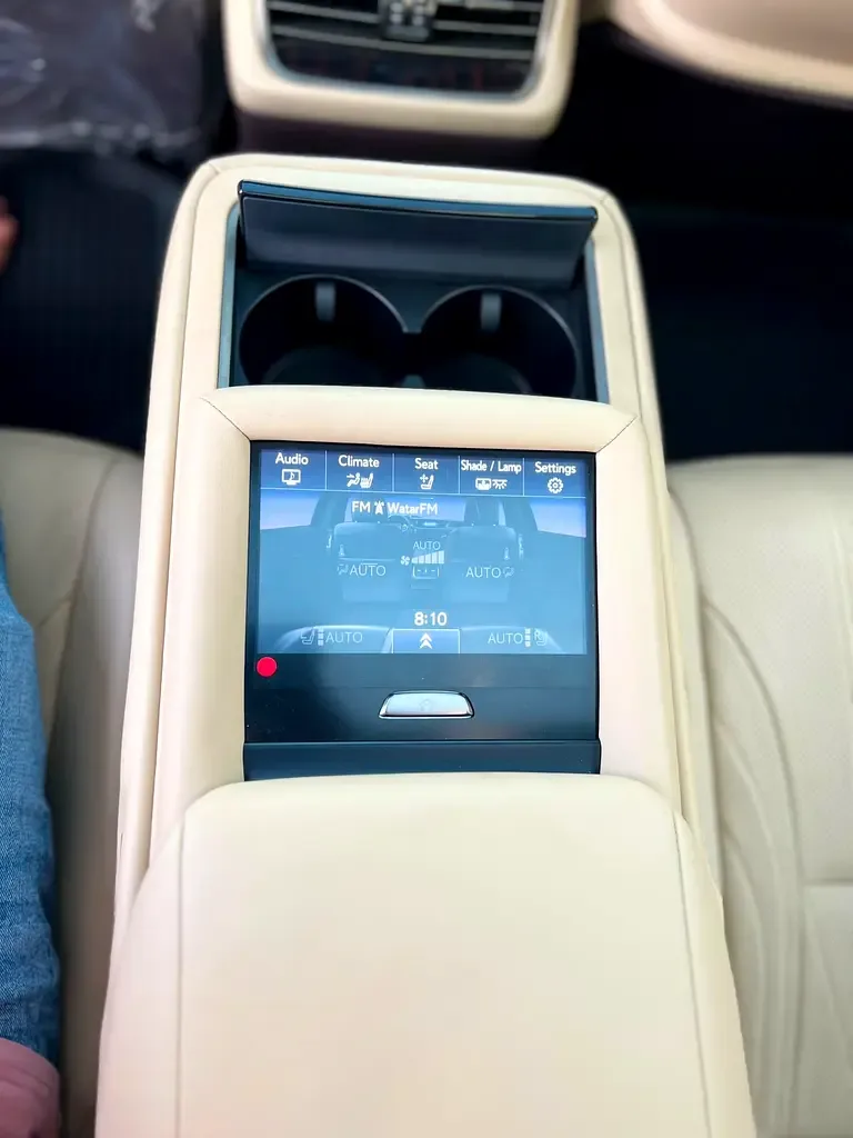 Lexus LS 500 AT (421 حصان) - 14