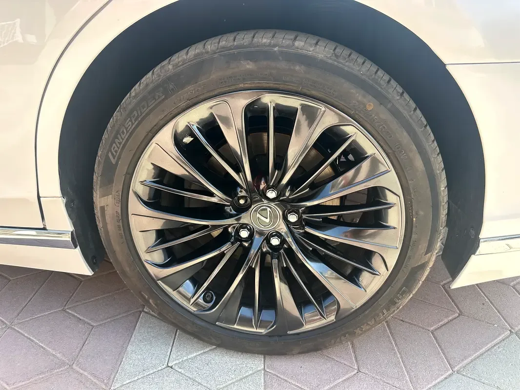 Lexus LS 500 AT (421 حصان) - 4