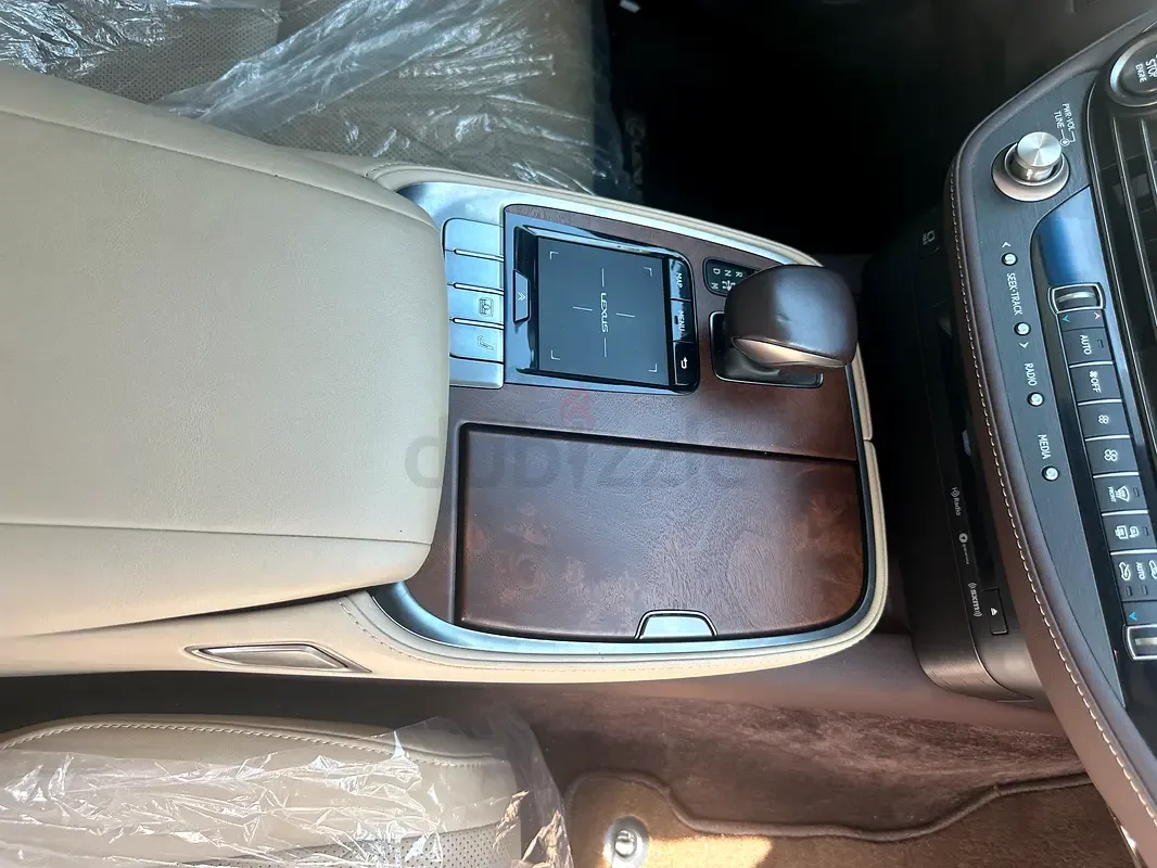 Lexus LS 500 AT (421 حصان) - 6