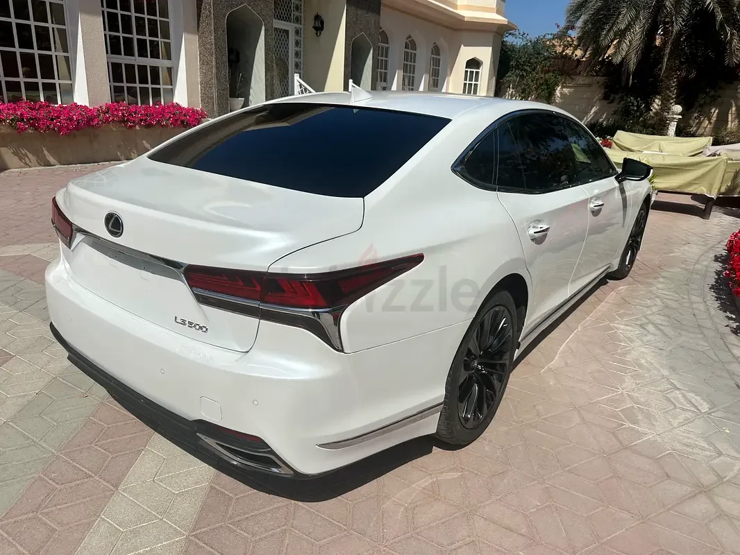 Lexus LS 500 AT (421 حصان) - 14