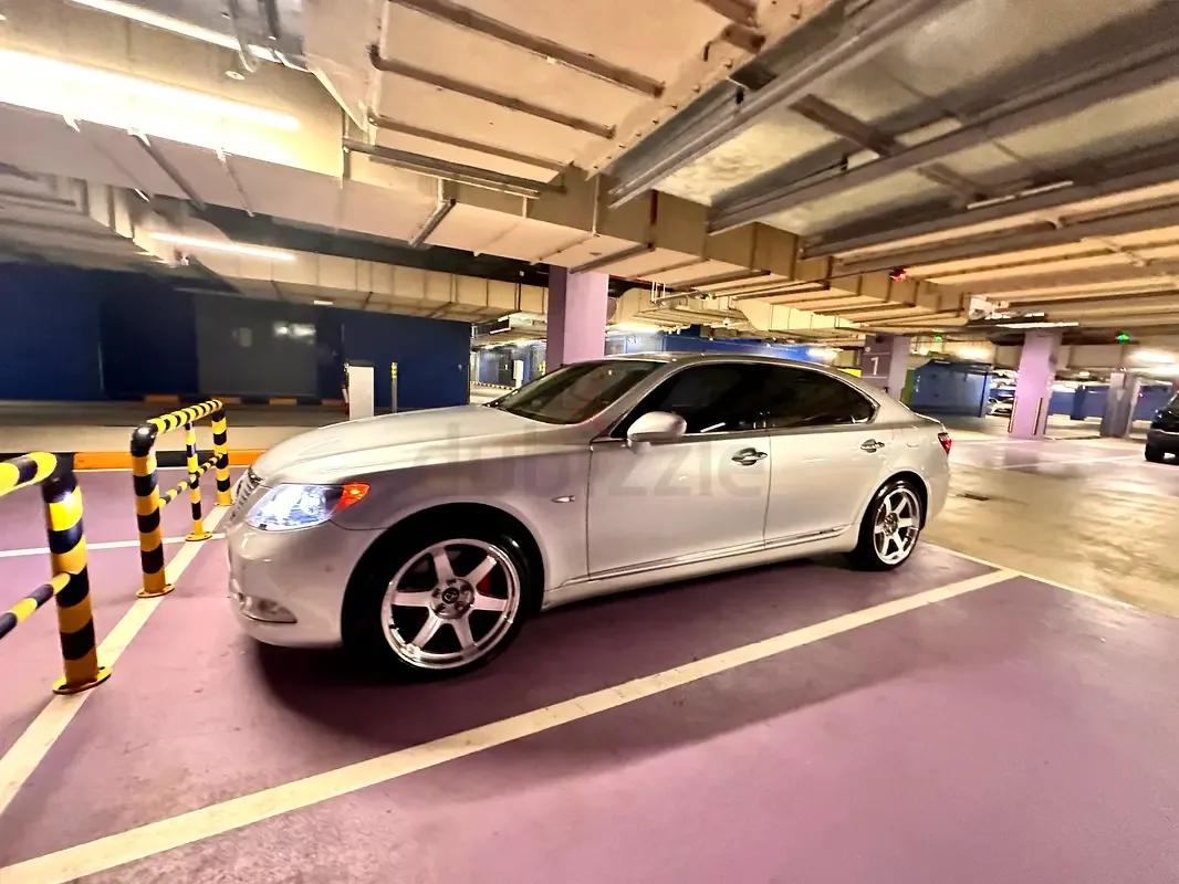 Lexus LS 600h CVT AWD (394 hp) - 9
