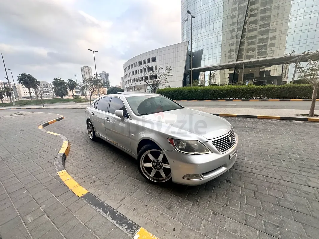 Lexus LS 600h CVT AWD (394 hp) - 16