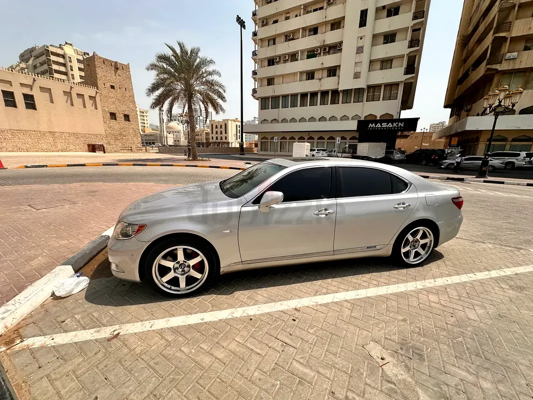 Lexus LS 600h CVT AWD (394 hp) - 15