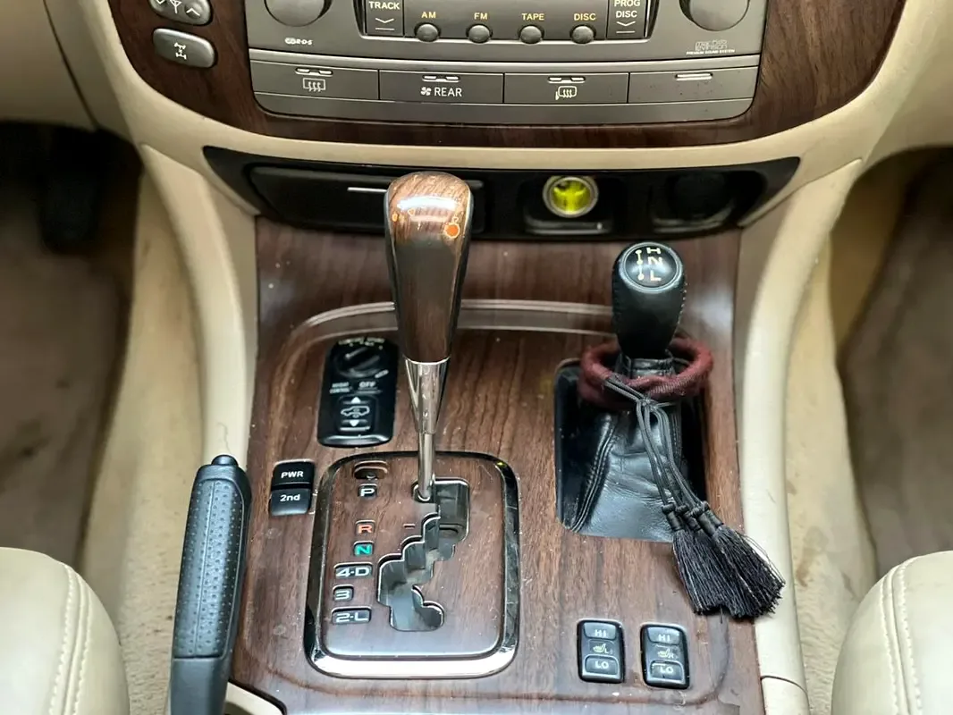 Lexus LX 470 AT (238 حصان) - 13
