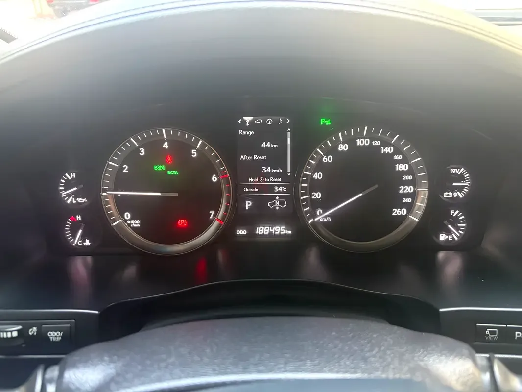 Lexus LX 570 AT (367 hp)