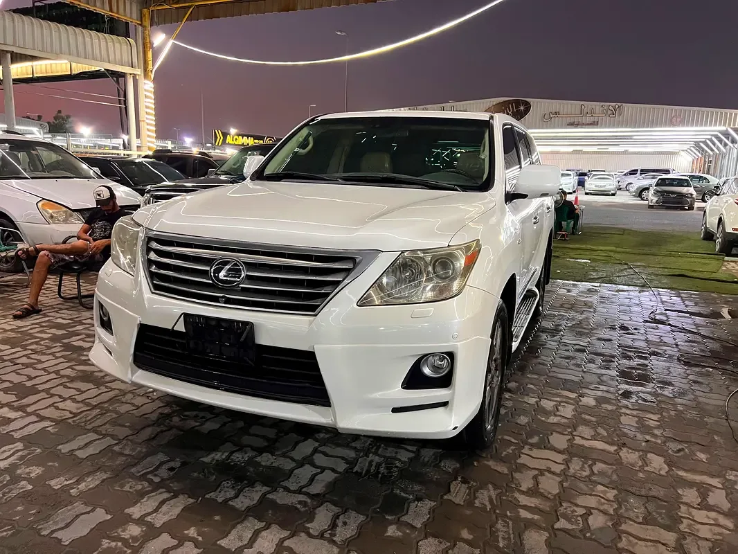 Lexus LX 570 AT (367 hp)