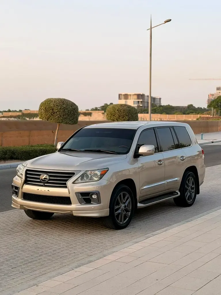 Lexus LX 570 AT (367 hp)
