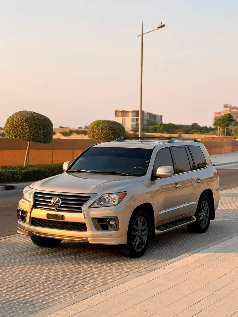 Lexus LX 570 AT (367 hp)
