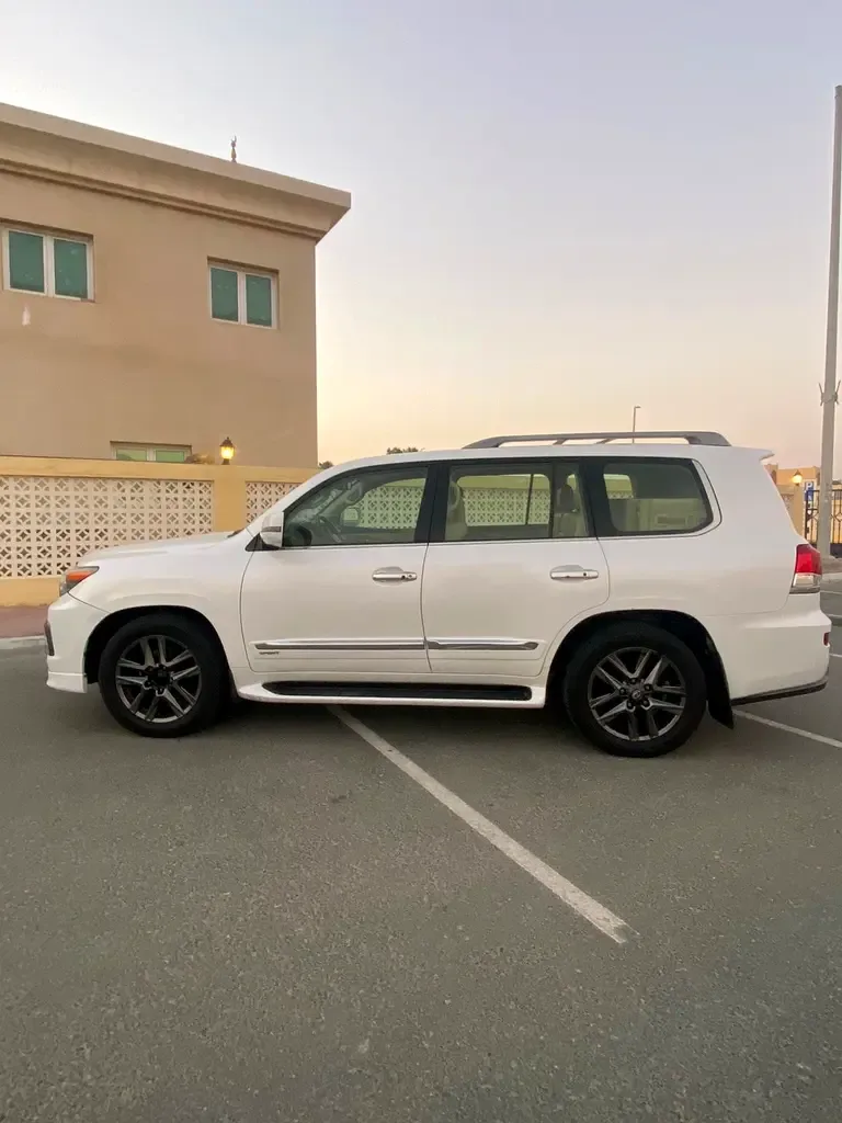 Lexus LX 570 AT (367 hp)
