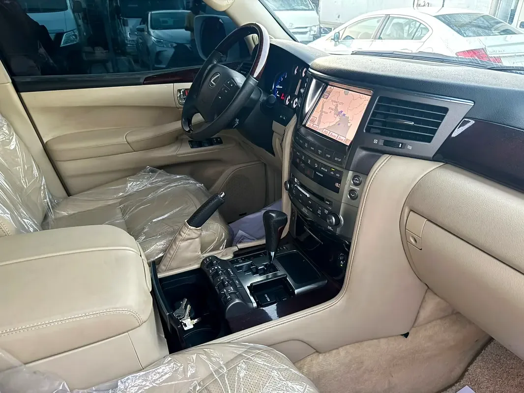 Lexus LX 570 AT (367 hp) - 11