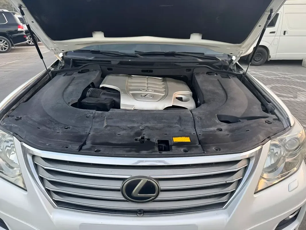 Lexus LX 570 AT (367 hp) - 15