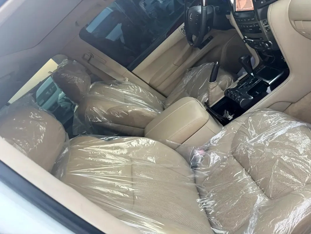 Lexus LX 570 AT (367 hp) - 13