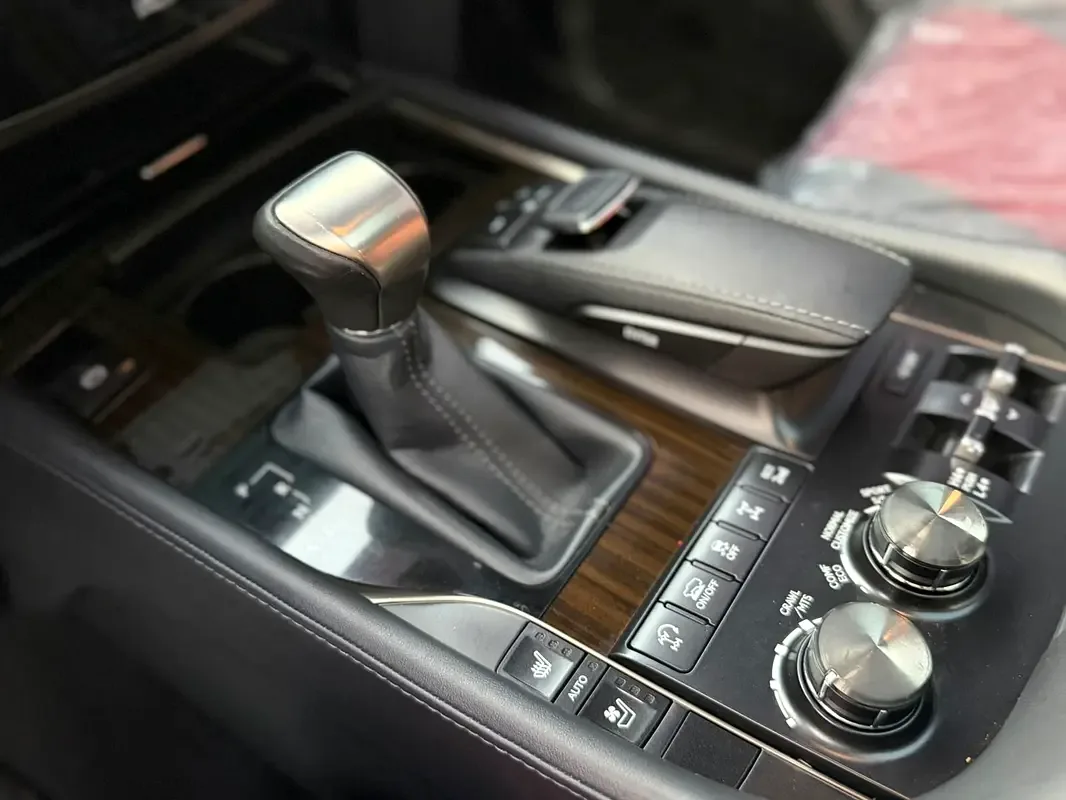 Lexus LX 570 AT (367 حصان) - 9