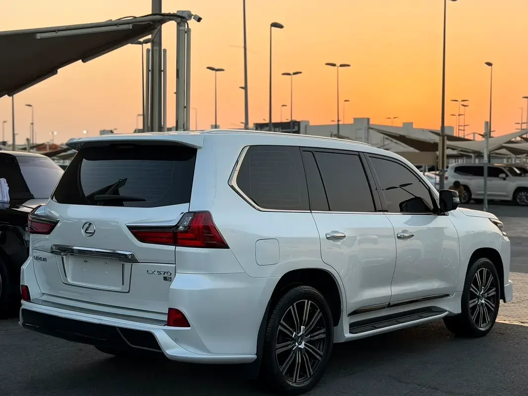 Lexus LX 570 AT (367 حصان) - 6