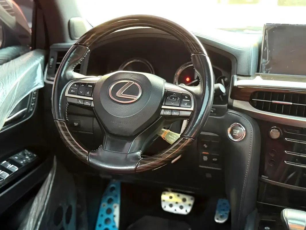 Lexus LX 570 AT (367 حصان) - 14