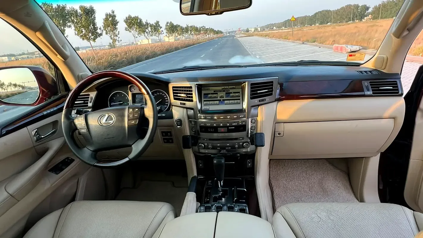 Lexus LX 570 AT (367 hp) - 10