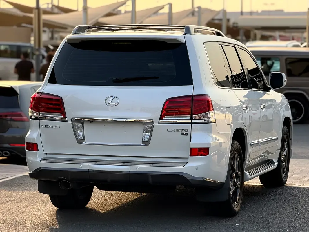 Lexus LX 570 AT (367 hp) - 8