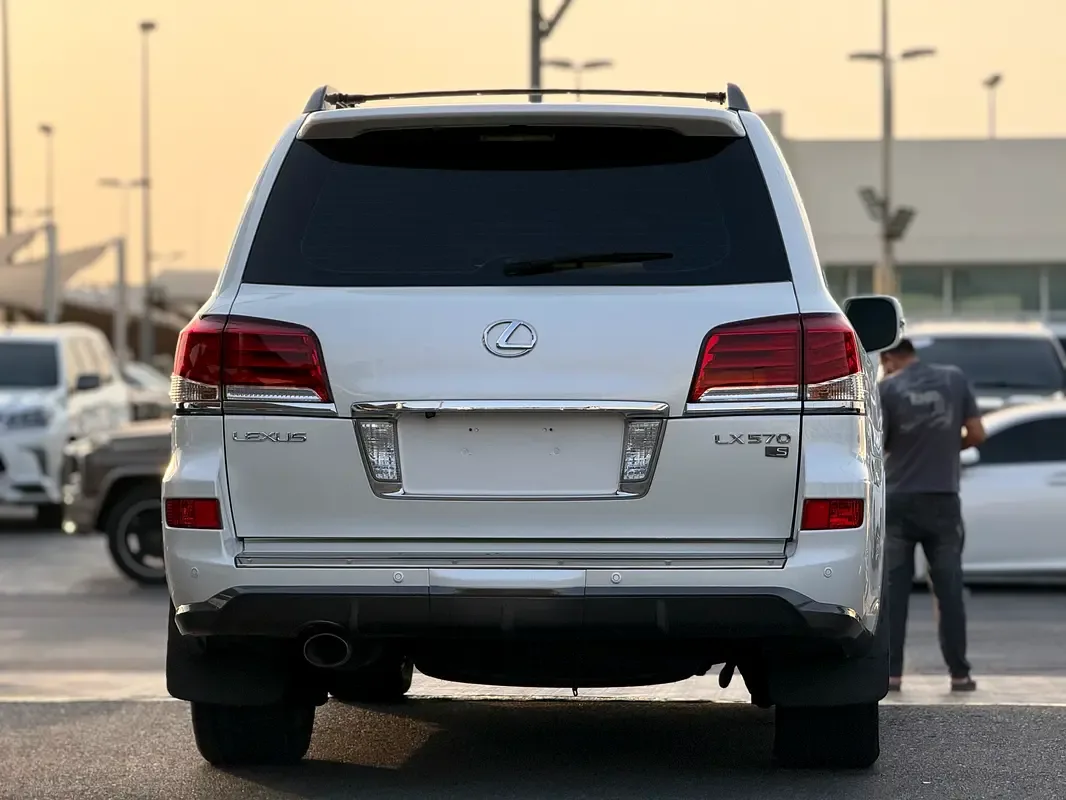 Lexus LX 570 AT (367 hp) - 11