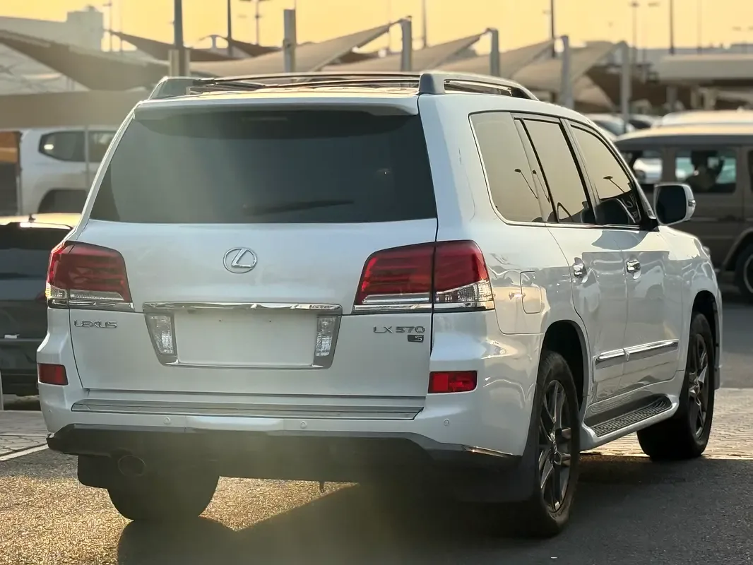 Lexus LX 570 AT (367 hp) - 10