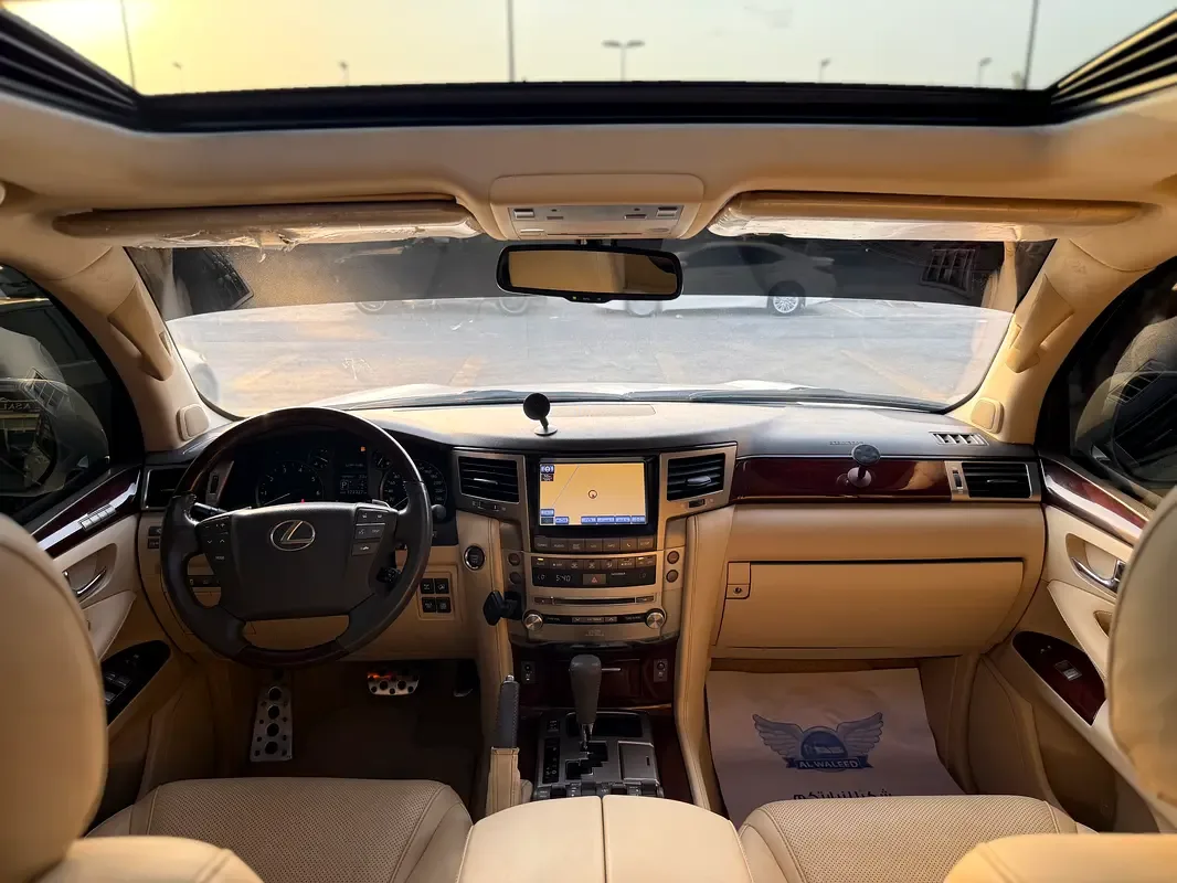 Lexus LX 570 AT (367 hp) - 15