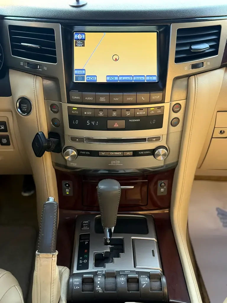 Lexus LX 570 AT (367 hp) - 16