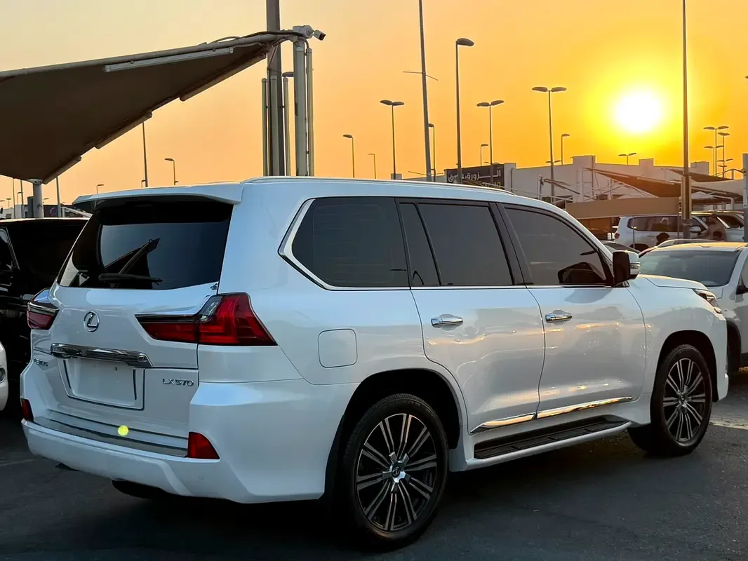 Lexus LX 570 AT (367 hp) - 6