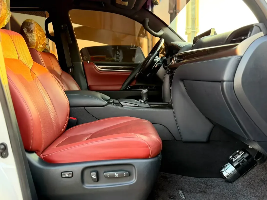 Lexus LX 570 AT (367 hp) - 14