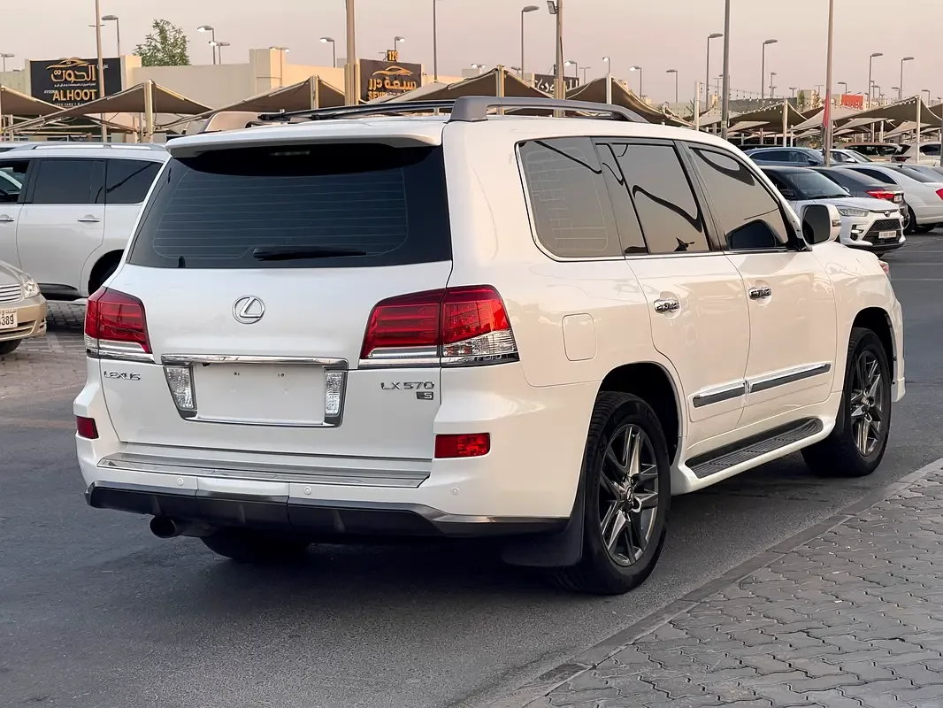 Lexus LX 570 AT (367 hp) - 6