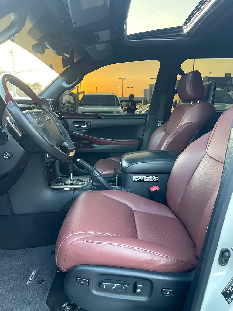 Lexus LX 570 AT (367 hp) - 11