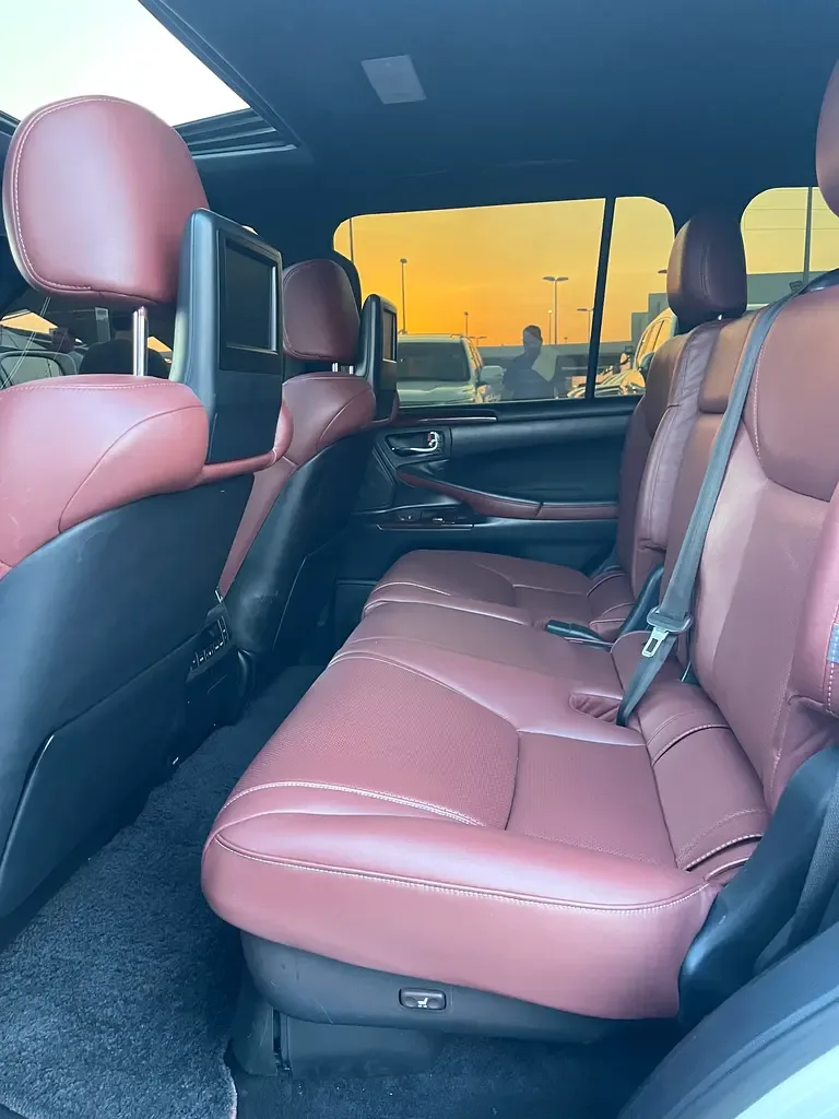Lexus LX 570 AT (367 hp) - 13
