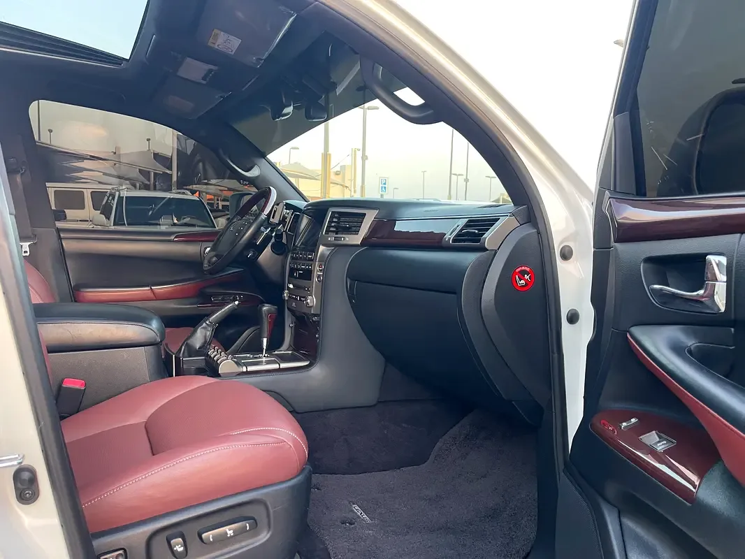 Lexus LX 570 AT (367 hp) - 16