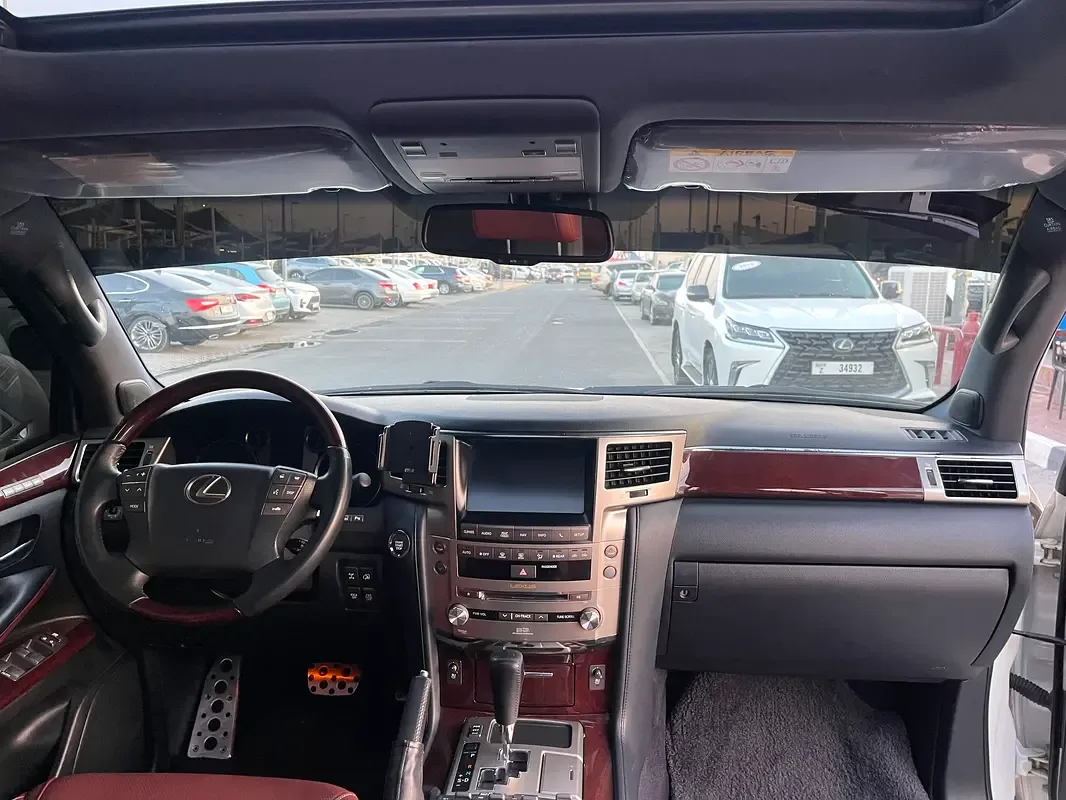 Lexus LX 570 AT (367 hp) - 18